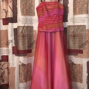 Delaru size 3/4 Ombré Gown NWOT